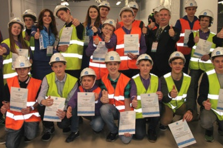 За две недели занятия по охране труда посетили около 400 школьников России