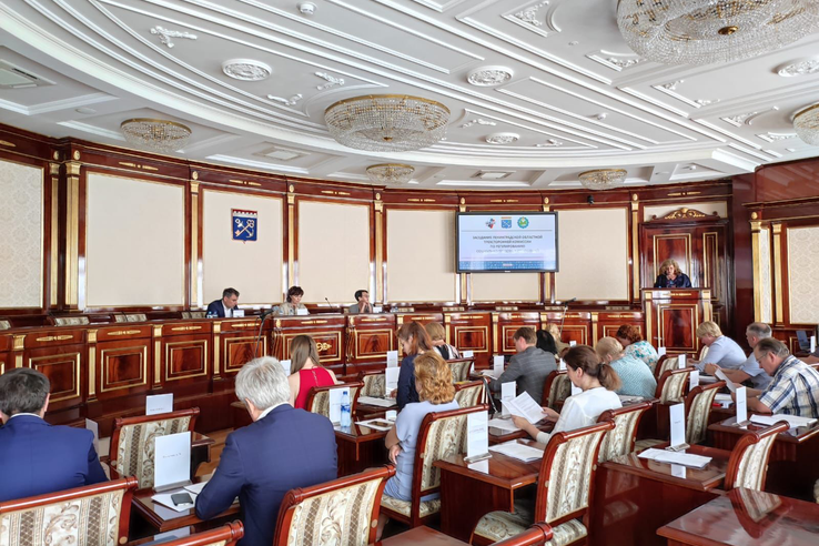 В Администрации Ленинградской области состоялось заседание Ленинградской областной трехсторонней комиссии по регулированию социально-трудовых отношений (ЛОТК).