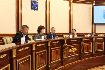 В Администрации Ленинградской области состоялось заседание Ленинградской областной трехсторонней комиссии по регулированию социально-трудовых отношений (ЛОТК)